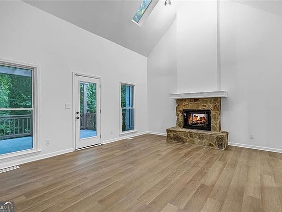 4th image of 1190 Saint Ives Ct