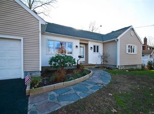 349 Colebrook Dr, Rochester, NY 14617
