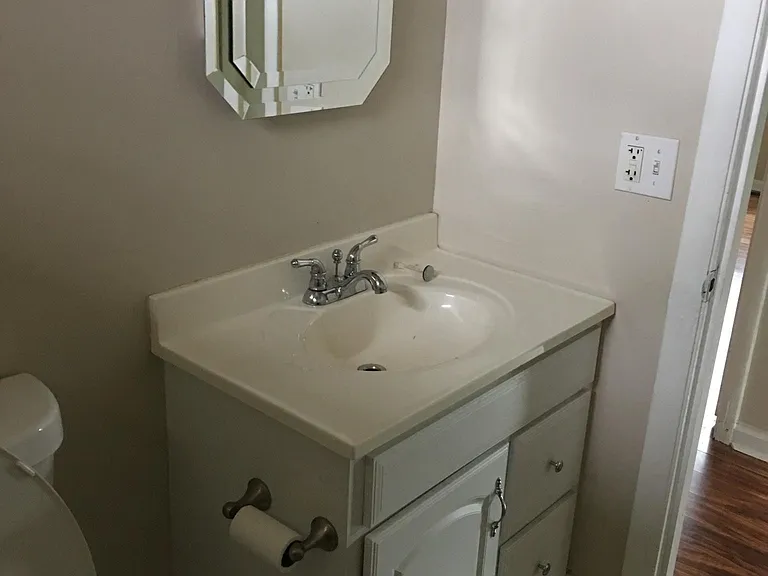 1910 Laurinda Dr — Photo 16