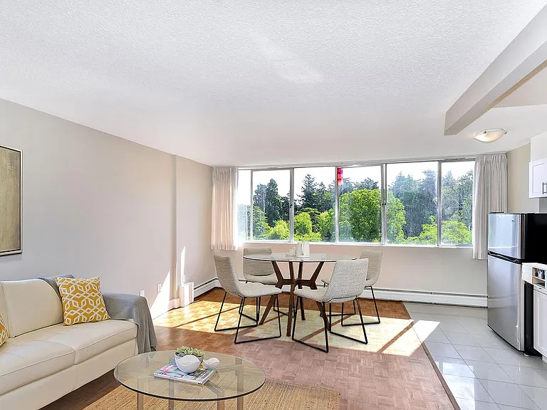 350 Douglas St — Photo 34