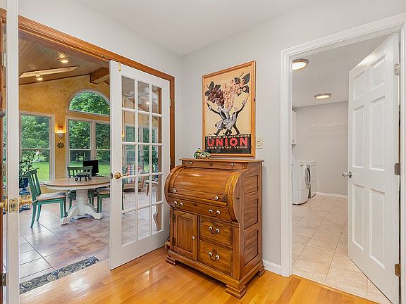 4th image of 5860 Windsong Ct