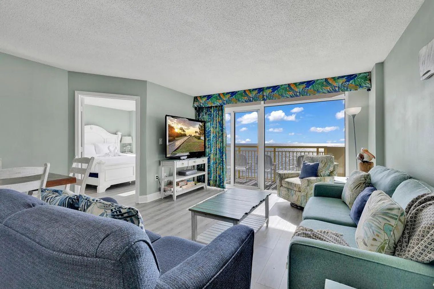 3 bed, 2.0 bath, 1302 sqft, $5,018 — Photo 1