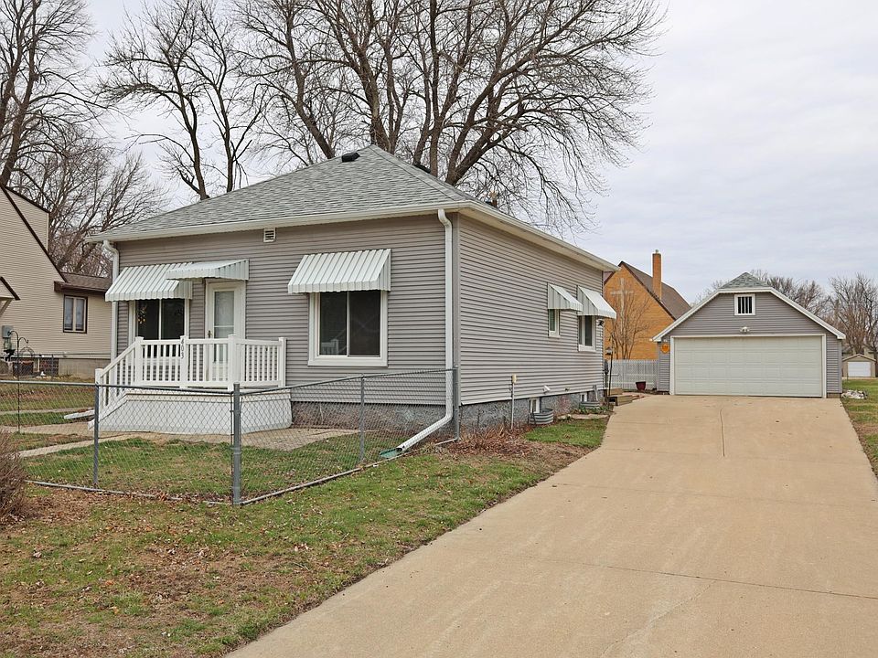 1st image of 403 B Avenue