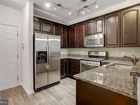 4th image of 2263 Kew Gardens Dr #187