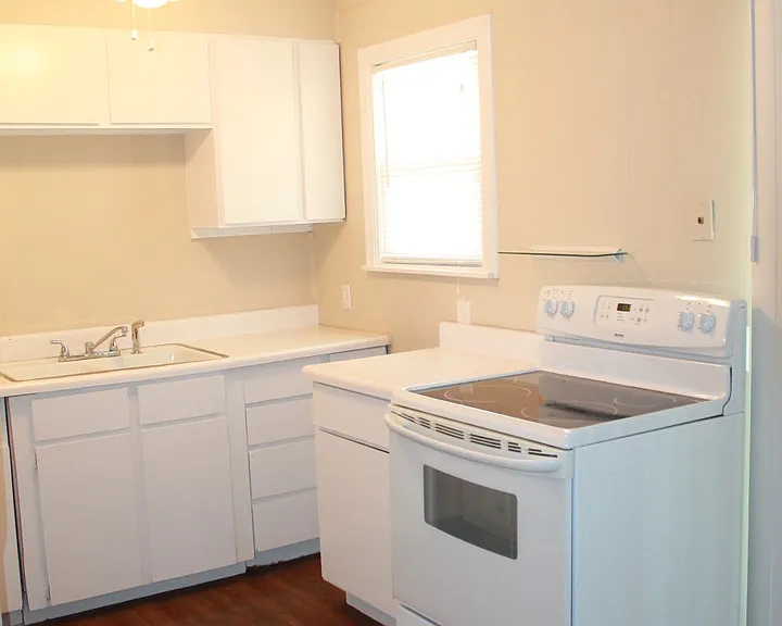 207 E Rickenbacker Dr — Photo 7