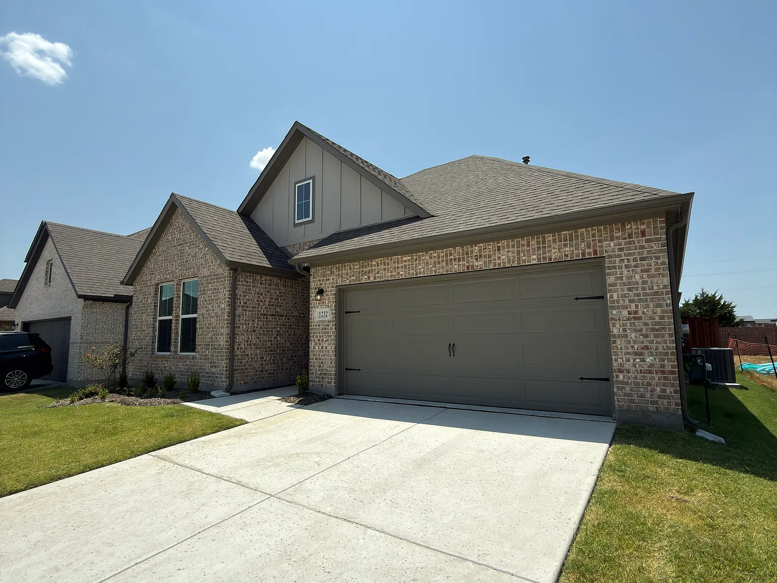 4 bed, 2025 sqft, $2,850 — Photo 3