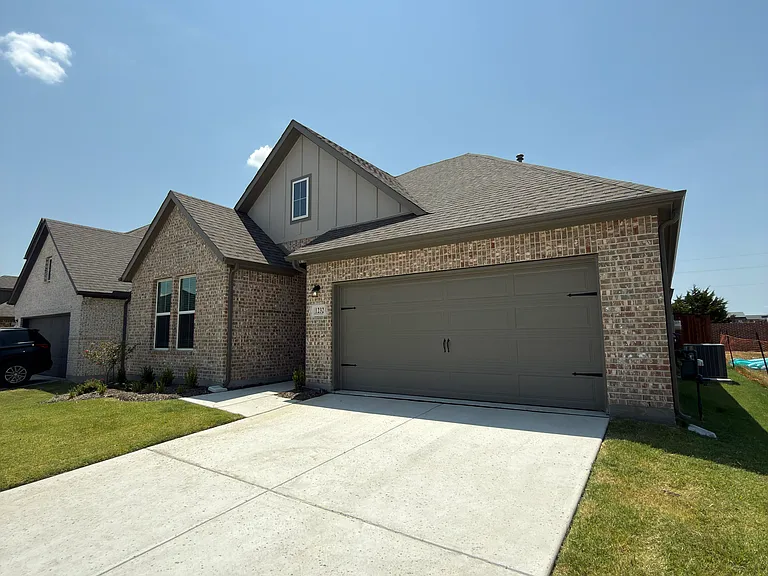 1232 Redcoat Dr — Photo 3