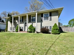 25 Apollo Dr, Oak Ridge, NJ 07438