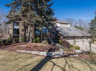 8139 Kathryn Ct, Burr Ridge, IL 60527