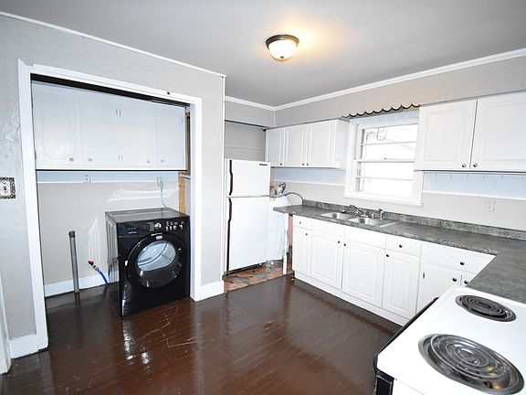 5th image of 141 W Rossview Rd