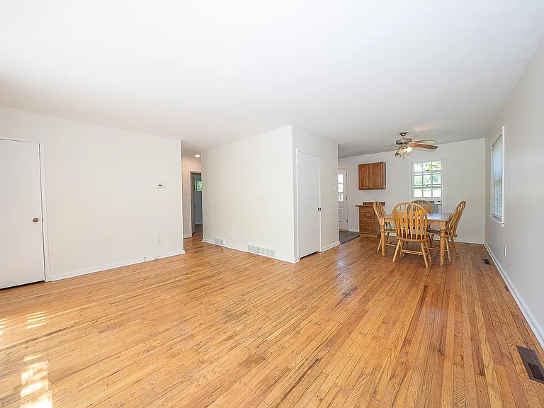 35 Eastwood Rd — Photo 5