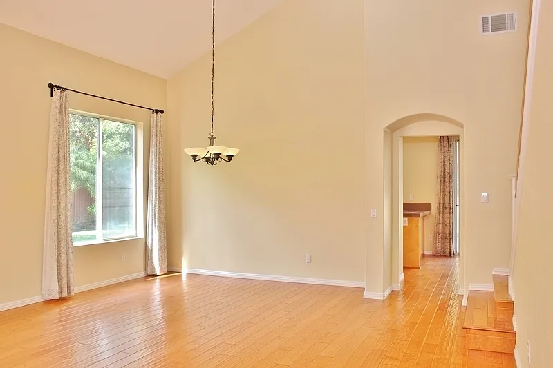 4 bed, 3.0 bath, 2569 sqft, $5,645 — Photo 3