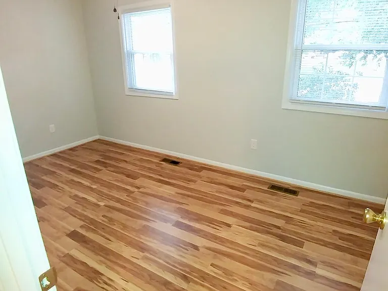 402 Greenbrier Ct #402 — Photo 11