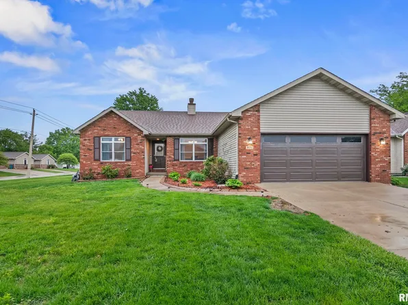 801 E Spruce St, Chatham, IL 62629