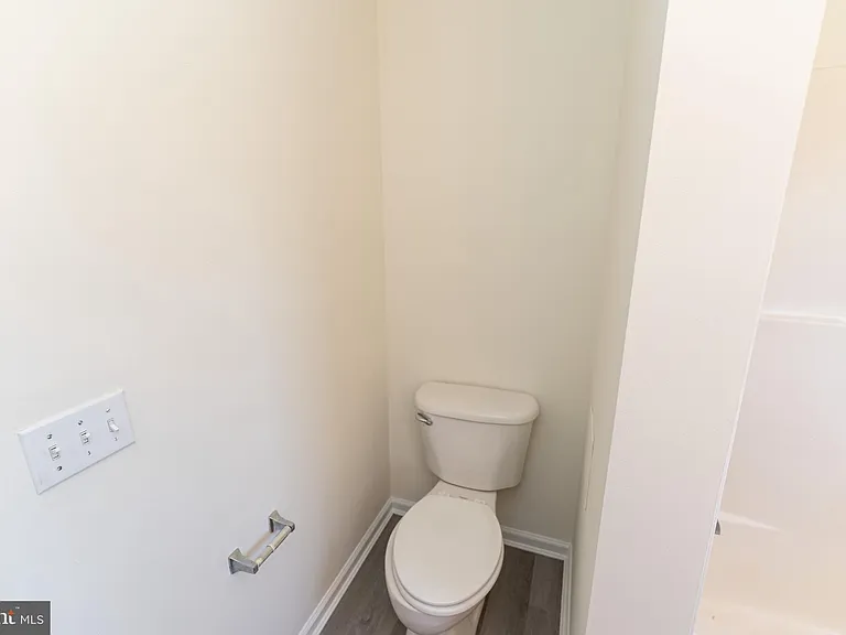202 Carsons Ct — Photo 32
