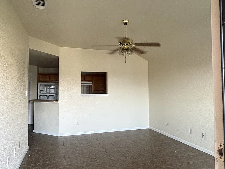1207 Cinch Dr #B — Photo 2