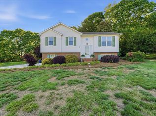 7670 Stonewell Ln, Tobaccoville, NC 27050