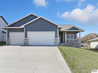 9406 S 71st Ave, Papillion, NE 68133