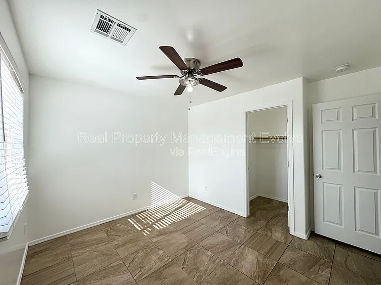 10402 N 9th Ave #1 — Photo 20
