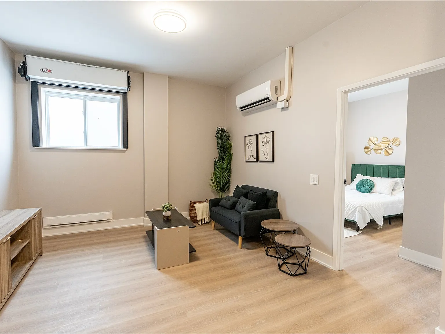 376 Richmond St London — Photo 3