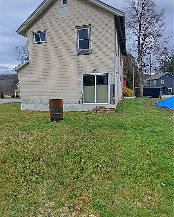 4th image of 30 Broadway St