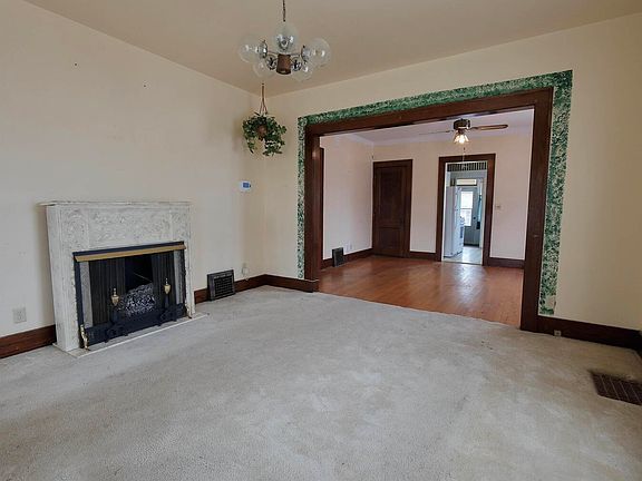 3rd image of 1800 42nd St