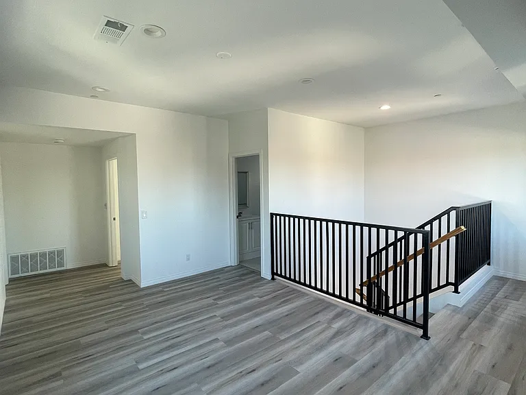7320 Katella Ave — Photo 5