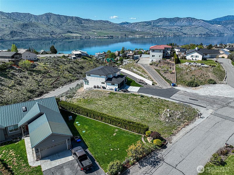 3rd image of 212 Stehekin Way