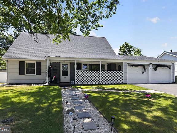 2nd image of 14 Gardenbrook Ln