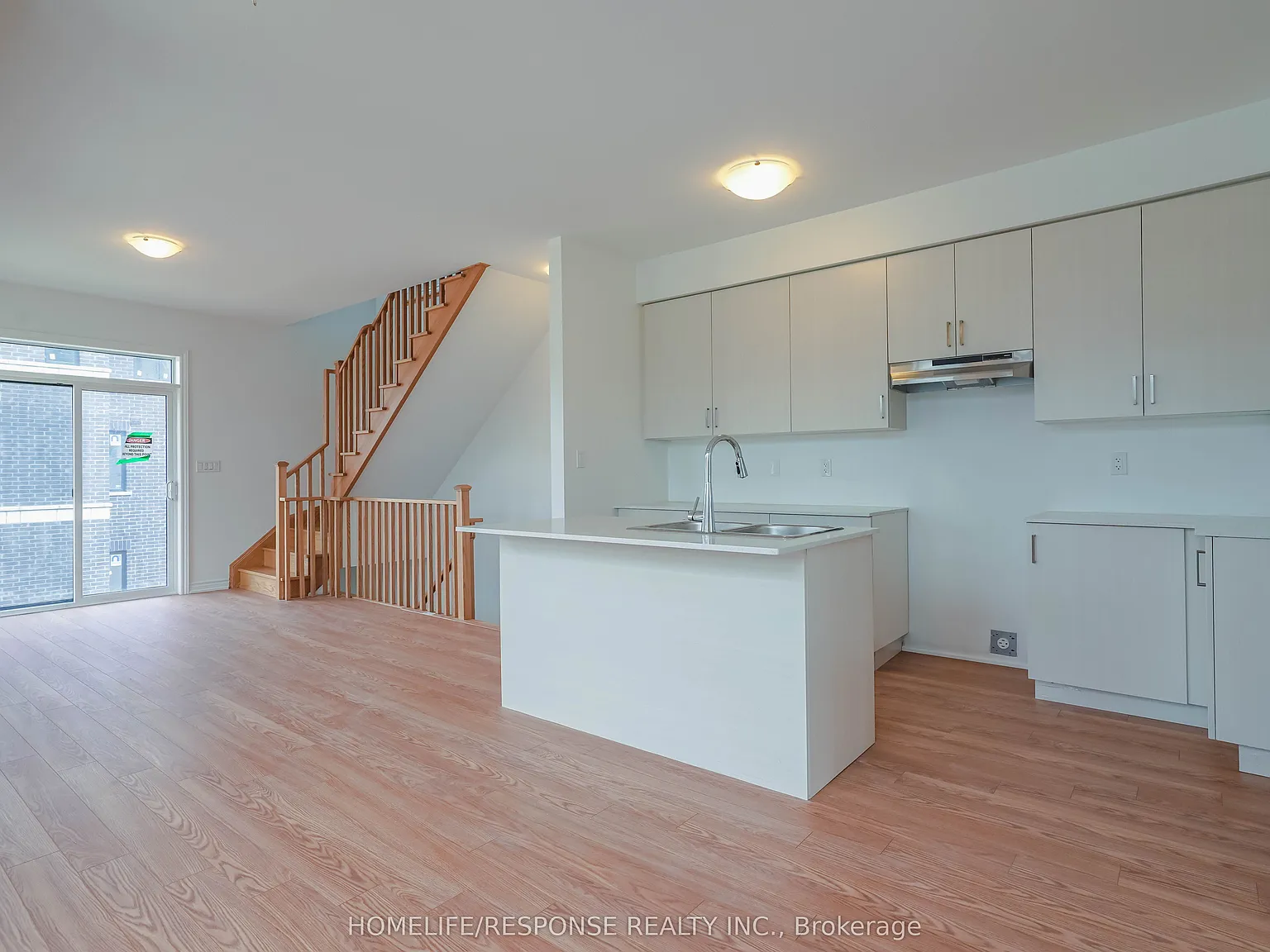 4 bed, $2,950 — Photo 2