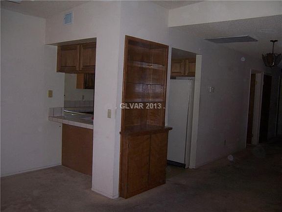4th image of 701 E Bourbon St #1