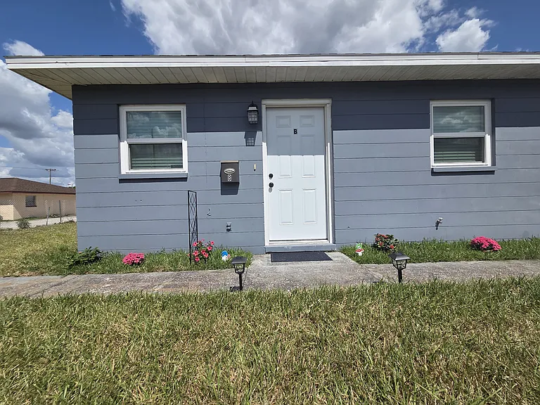 1802 W House St #B — Photo 14