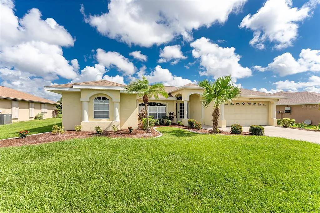 4 bed, 2.0 bath, 2015 sqft, $1,850 — Photo 1