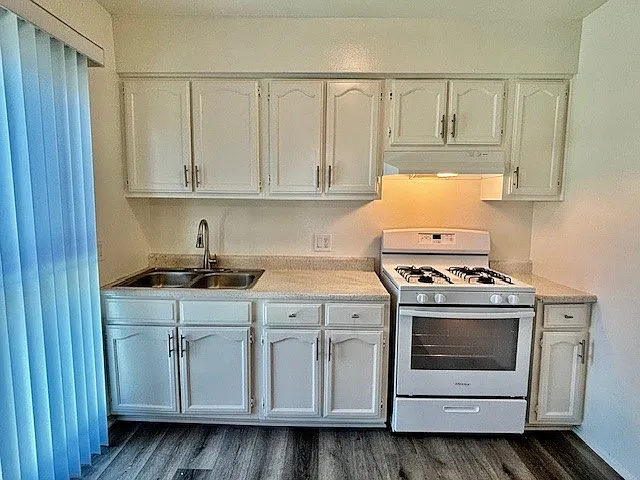 815 N Rose Ave #L8 — Photo 11