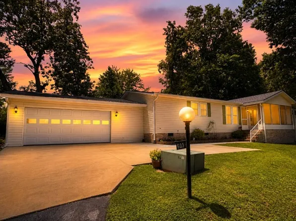 603 Madison Ln, Hendersonville, NC 28792