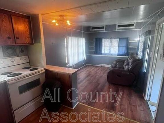 5th image of 1844 Mary Ln