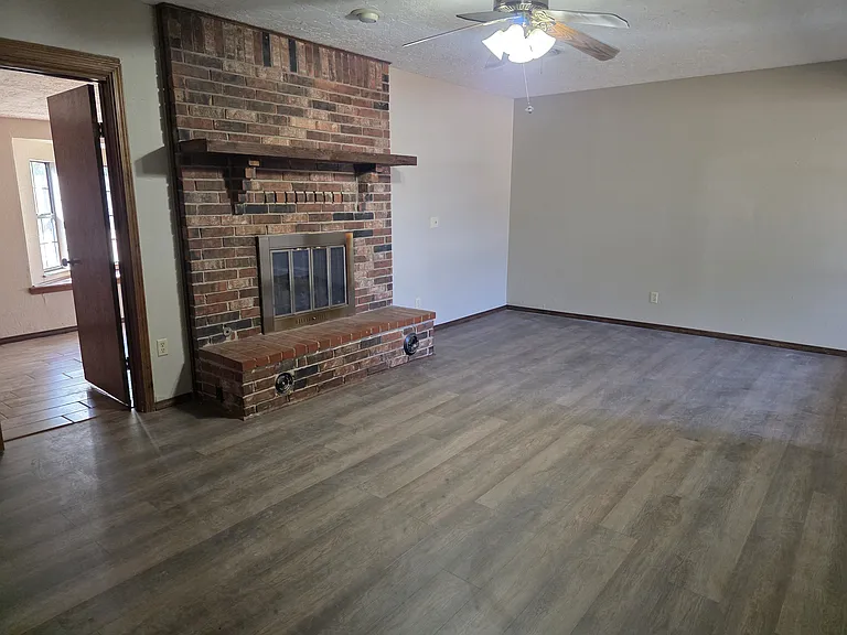 914 Northgate Ave — Photo 2