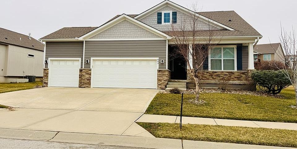 1st image of 604 SW Haverford Rd