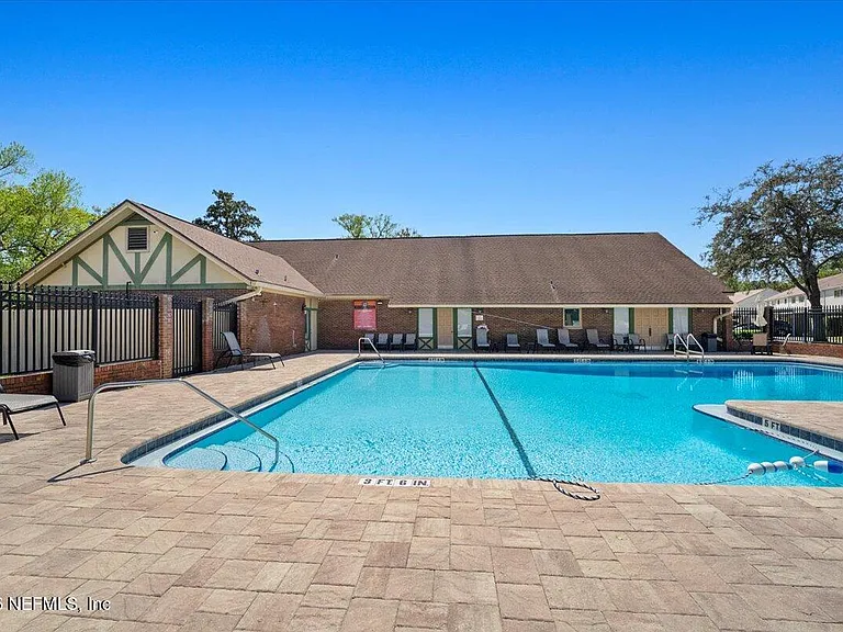 8140 Sutton Pl E — Photo 38