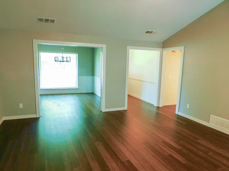 1946 Kensington Dr — Photo 8