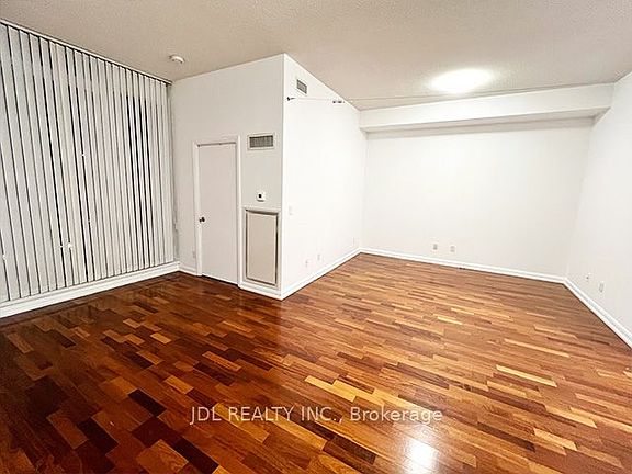5th image of 111 Elizabeth St #1810