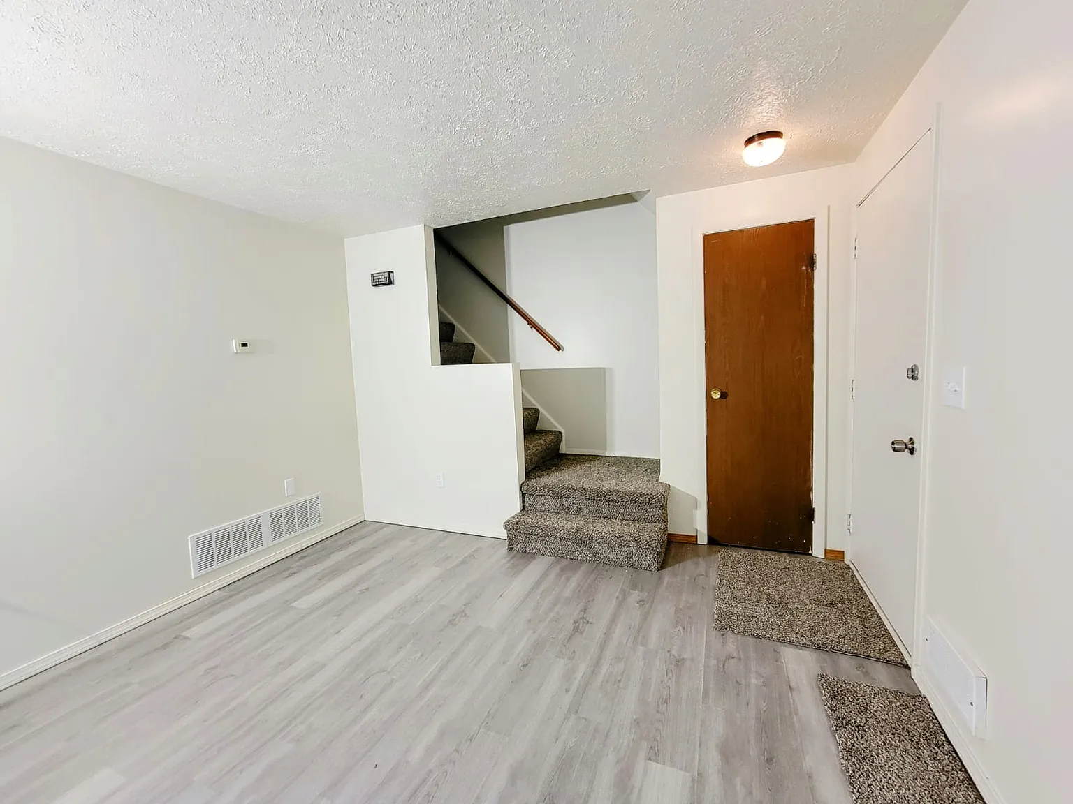 2 bed, 1.5 bath, 1200 sqft, $1,600 — Photo 3