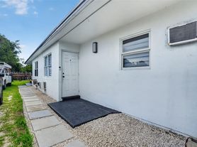 636 NW 14th Ter, Fort Lauderdale, FL