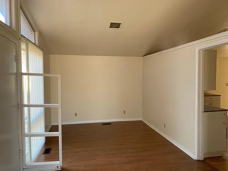 1308 Crescent Dr — Photo 4