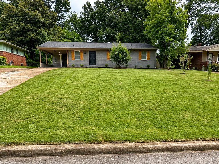 1927 Coventry Dr — Photo 1