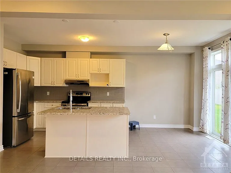 251 Saddleback Cres — Photo 11