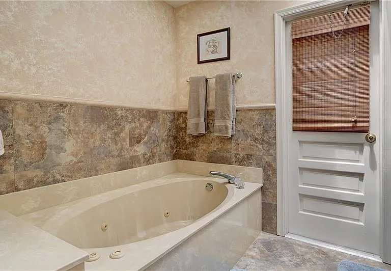 5088 NW 100th Ter — Photo 39