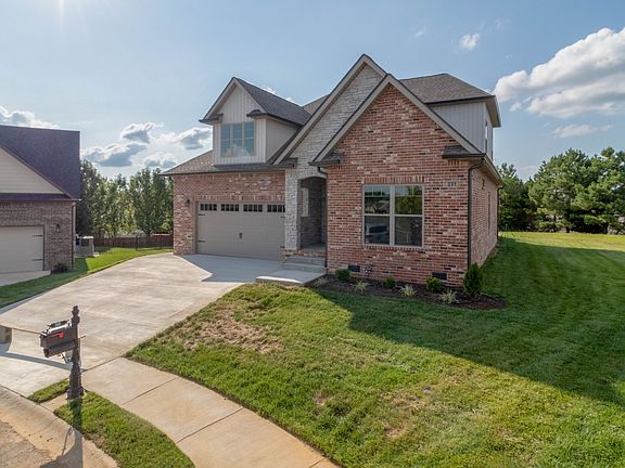 4th image of 221 Dorchester Cir