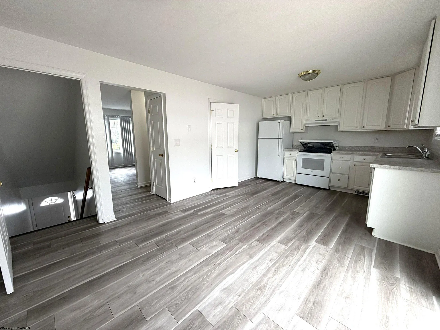 3 bed, 2.5 bath, $1,650 — Photo 2