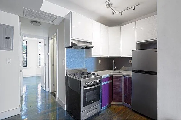 Rented by Arwell Realty | media 29